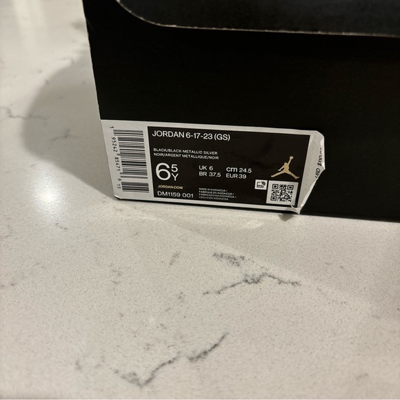 Jordan Nike 6-17-23 Metallic Silver sz 6.5 Youth - Picture 2 of 6
